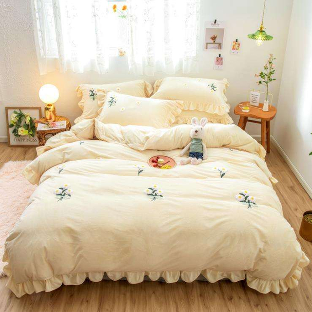 Crystal velvet winter warm four - piece towel embroidered Korean version of lotus leaf lace quilt cover bed hat
